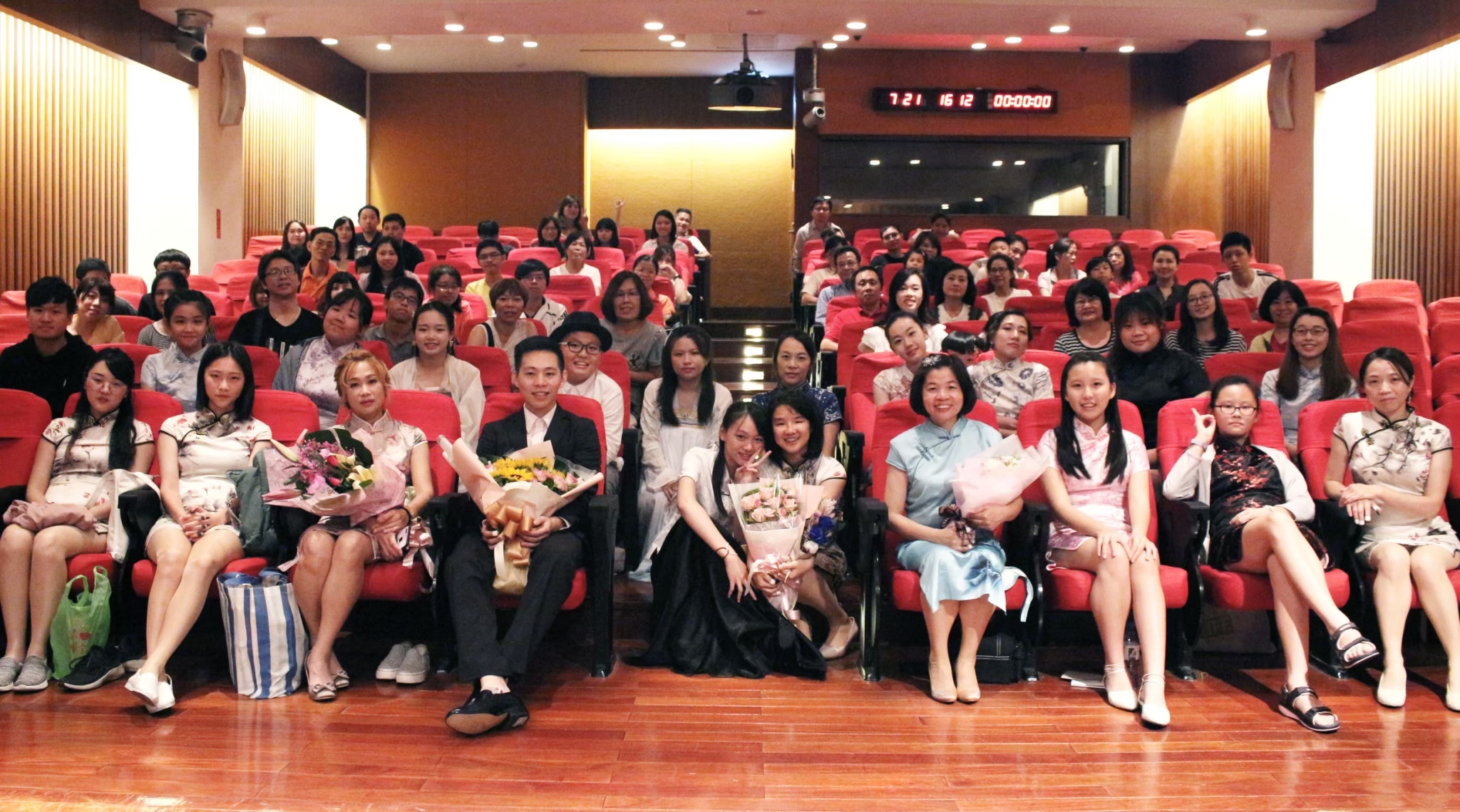 古箏演奏者謝幕